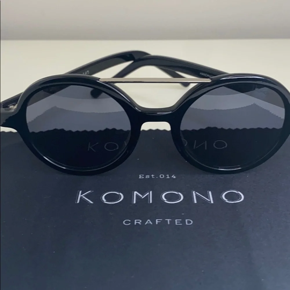 Komono New Vivien Glossy Black Sunglasses Round NWT